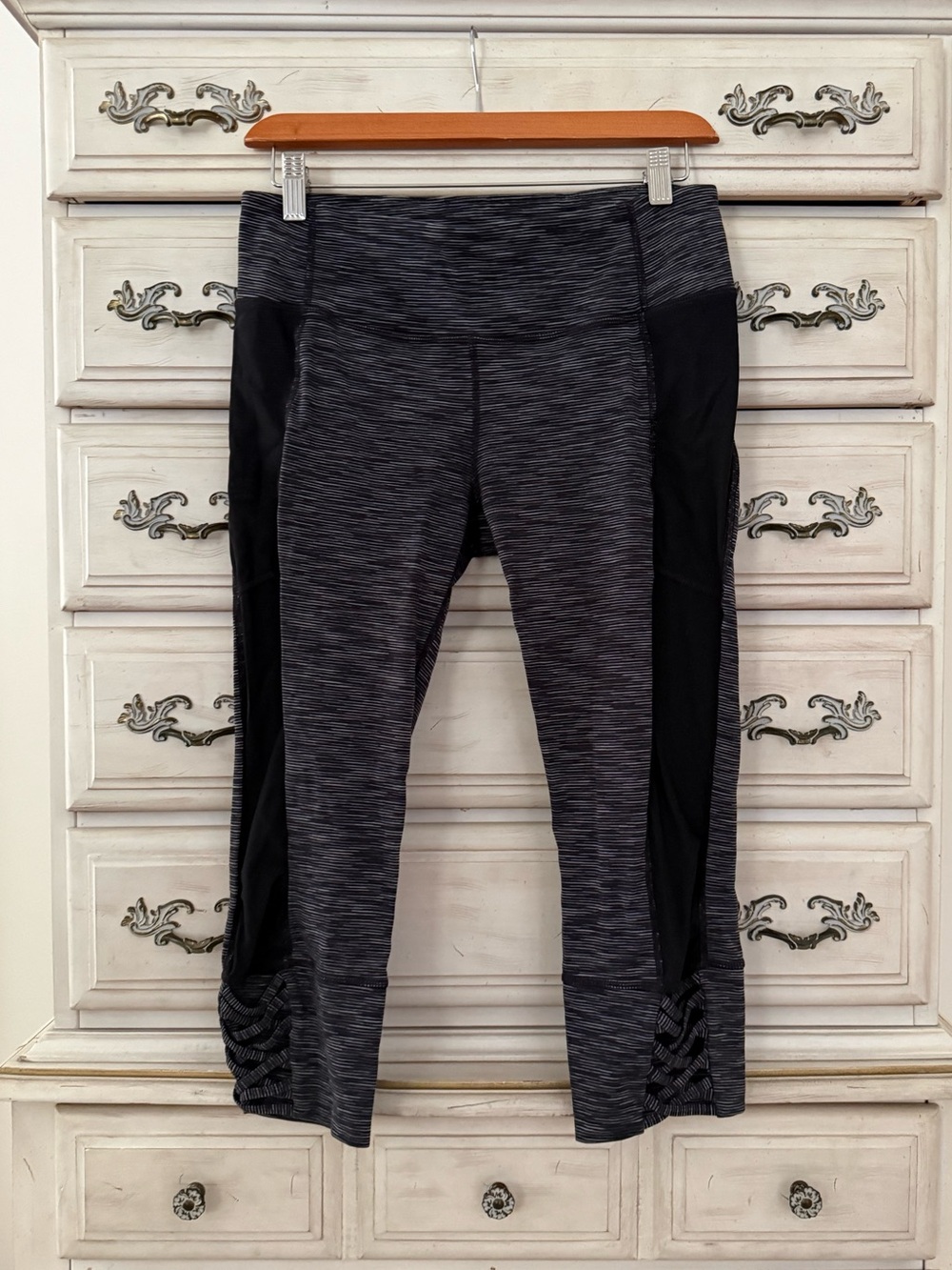 Athleta Space Dye Capri Leggings